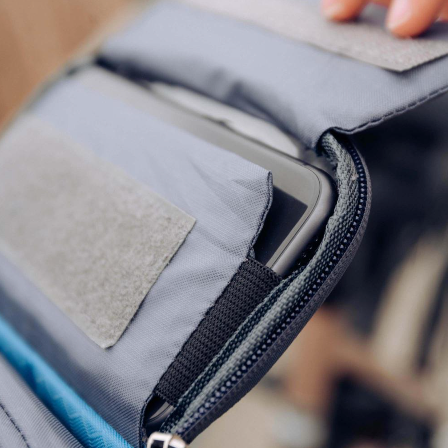 Compact Bike Handlebar Bag with Phone Pocket – Convenient Storage for On-the-Go